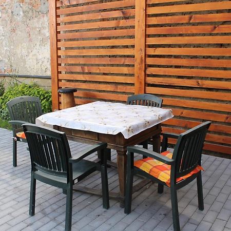Suterenovy Apartman V Centre Пиещани Екстериор снимка