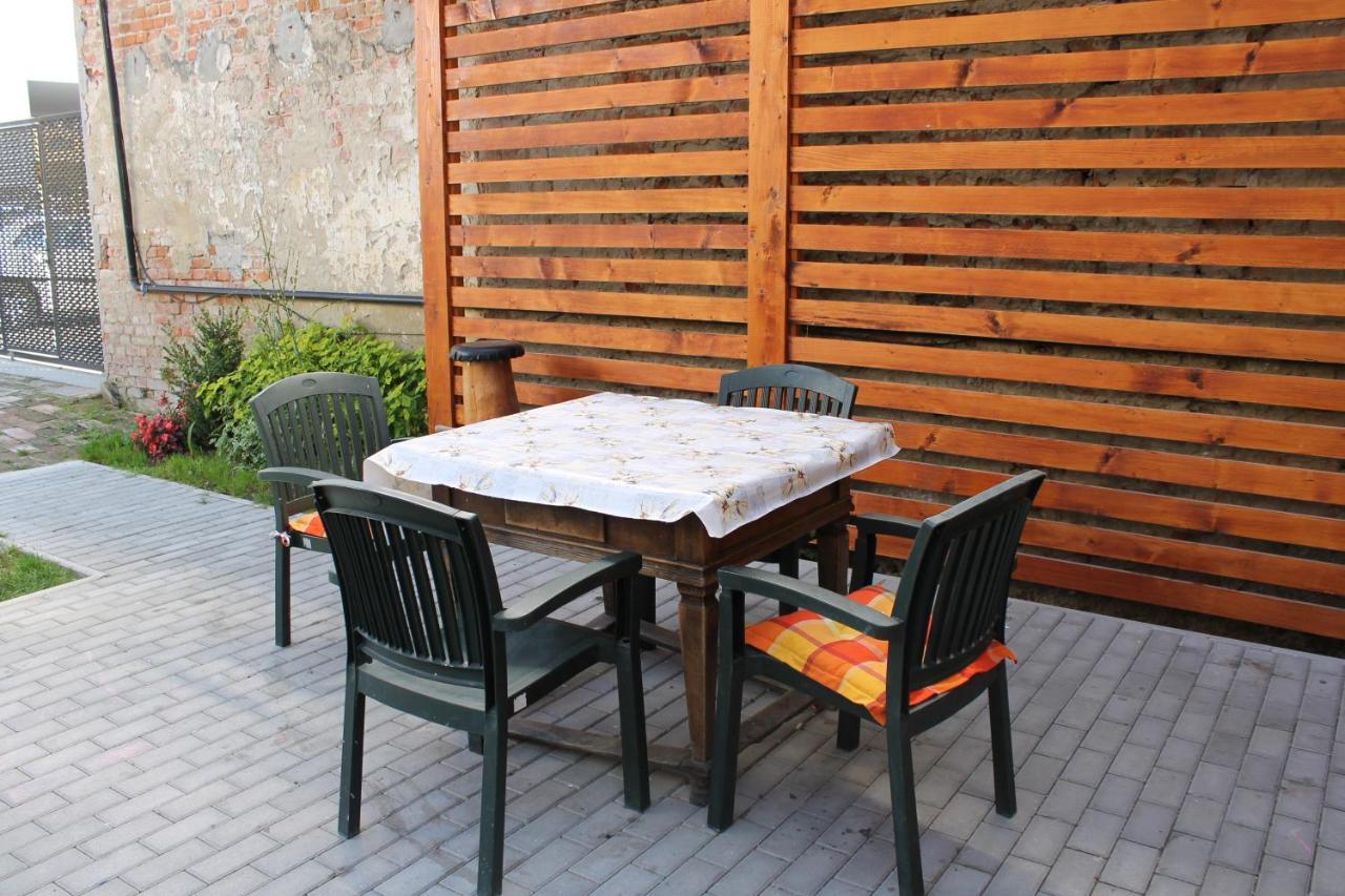 Suterenovy Apartman V Centre Пиещани Екстериор снимка