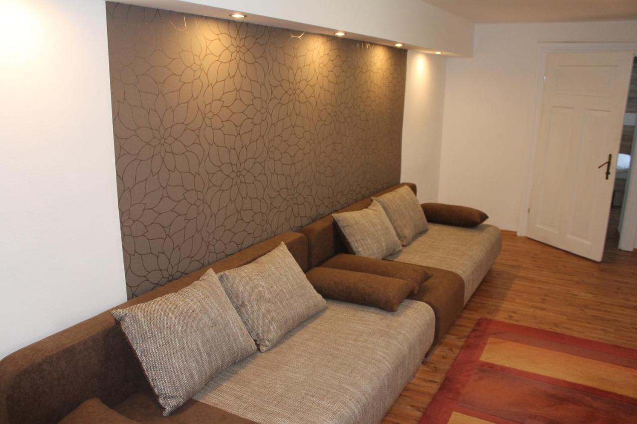 Suterenovy Apartman V Centre Пиещани Екстериор снимка