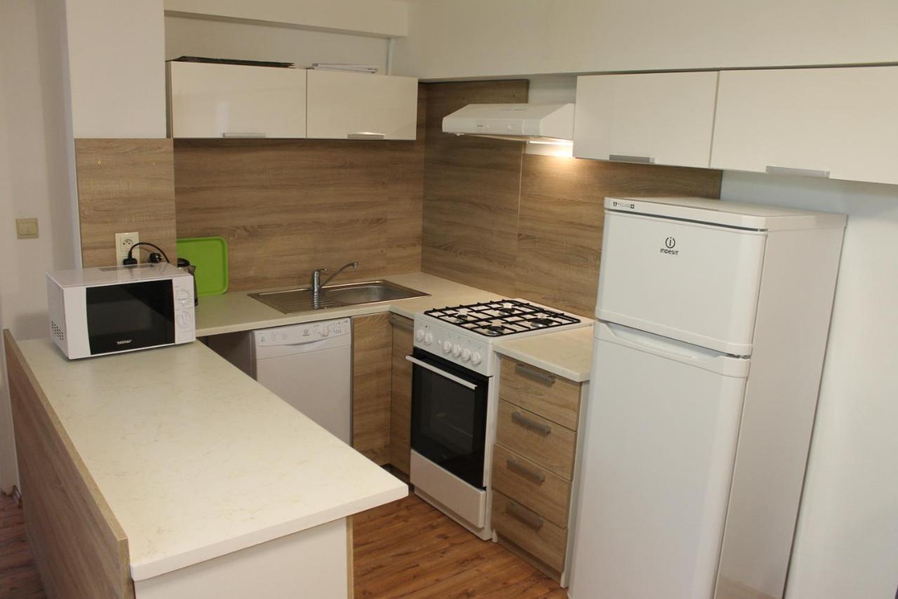 Suterenovy Apartman V Centre Пиещани Екстериор снимка